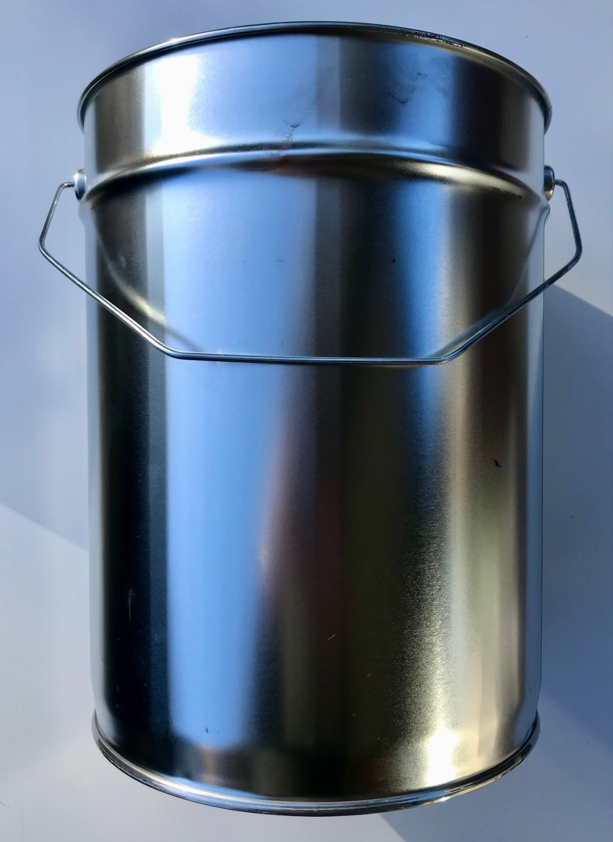 10 liter metalspand m/låg og spændebånd (10 liter, blank) - TOM EMBALLAGE - MALERLAGERET - Alt Indenfor
